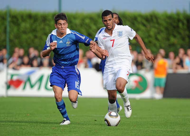 Jacob Mellis takes on Enzo Reale.